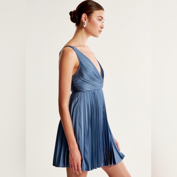 Abercrombie Giselle Pleated Mini Dress in Dusty Blue size XL Tall - Picture 2 of 7
